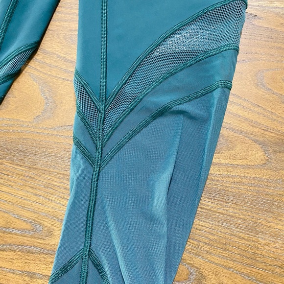 Lululemon Special Edition Crop Leggings- Size 4 - Picture 5 of 5